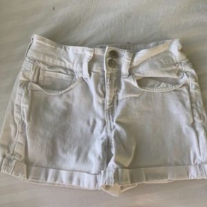 White Jean shorts! 🤍